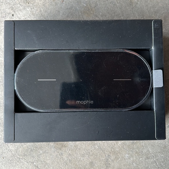 Mophie Duo Wireless Charging Pad - Picture 5 of 7